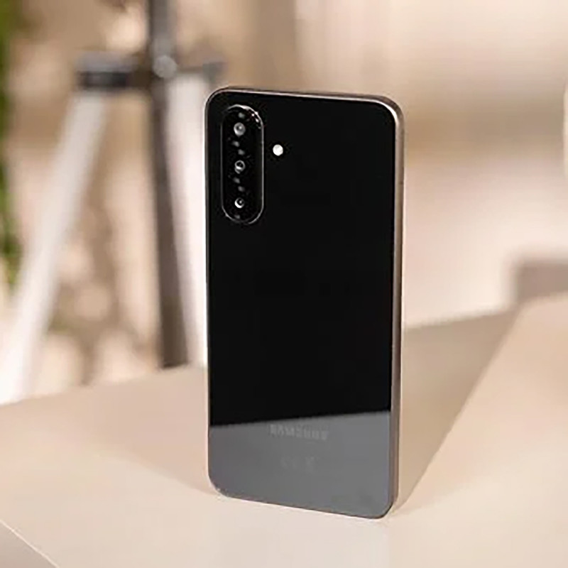 گوشی موبایل سامسونگ مدل Galaxy A26 دو سیم کارت ظرفیت 128 گیگابایت و رم 6 گیگابایت - ویتنام - به همراه شارژر 25 وات سامسونگ