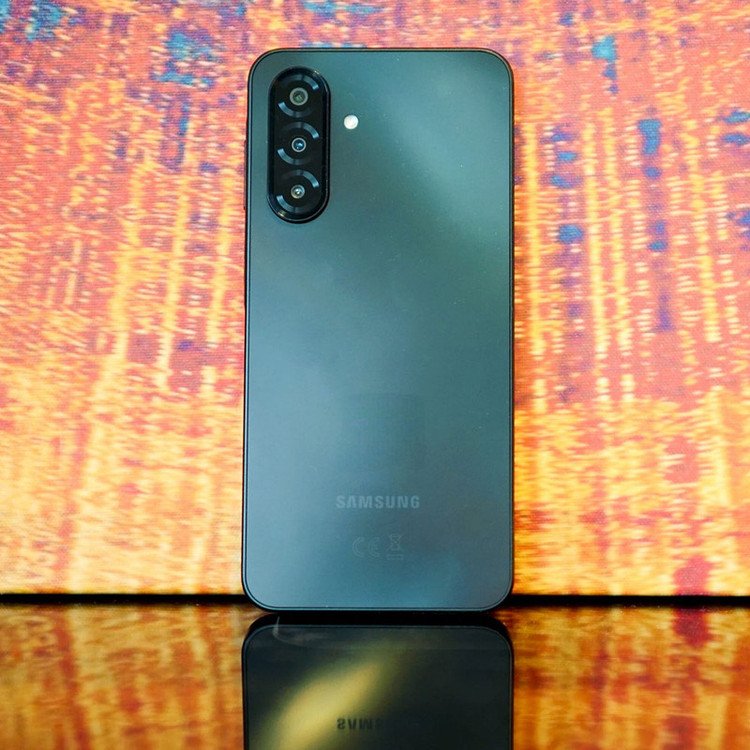 گوشی موبایل سامسونگ مدل Galaxy A17 4G دو سیم کارت ظرفیت 128 گیگابایت و رم 4 گیگابایت - ویتنام - به همراه شارژر 25 وات سامسونگ