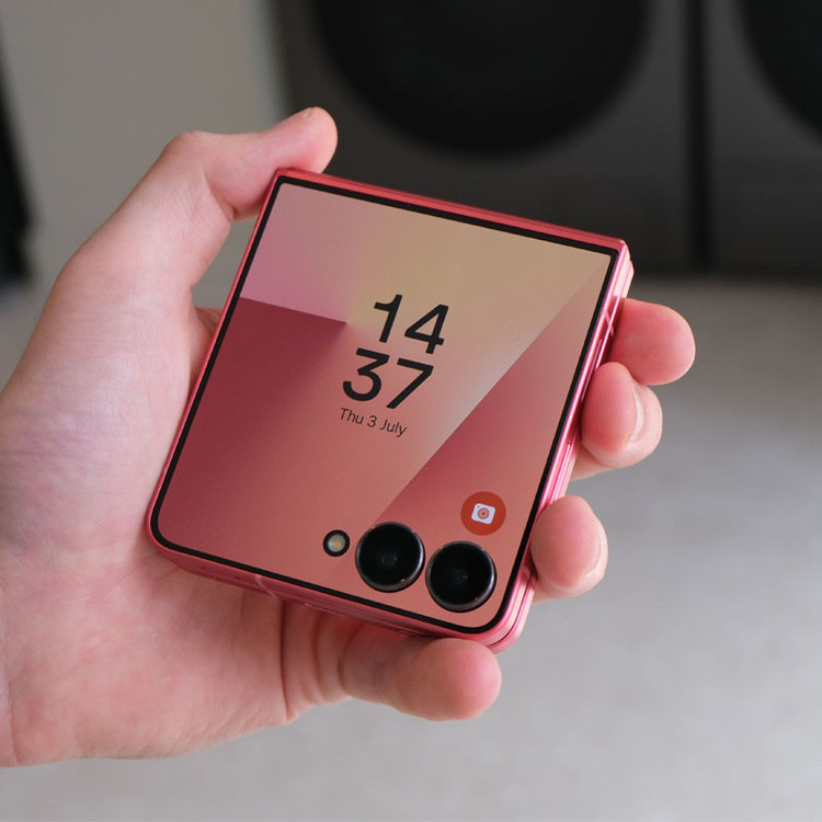 گوشی موبایل سامسونگ مدل Galaxy Z Flip 7 تک سیمکارت ظرفیت 256 گیگابایت و رم 12 گیگابایت - ویتنام - به همراه هدیه اسپیکر بلوتوثی جی بی ال مدل Clip 2