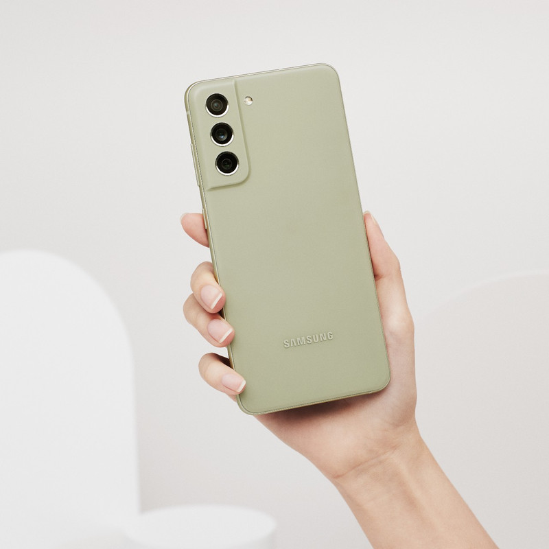 گوشی موبایل سامسونگ مدل Galaxy S21 FE 5G دو سیم کارت ظرفیت 256 گیگابایت و رم 8 گیگابایت به همراه شارژر سامسونگ