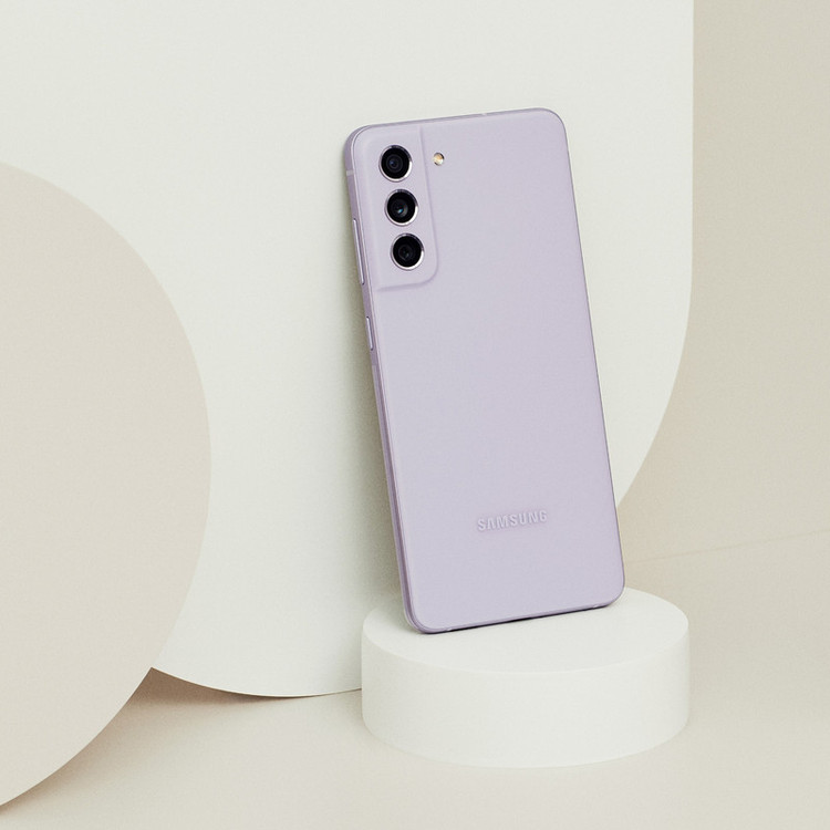 گوشی موبایل سامسونگ مدل Galaxy S21 FE 5G دو سیم کارت ظرفیت 256 گیگابایت و رم 8 گیگابایت به همراه شارژر سامسونگ