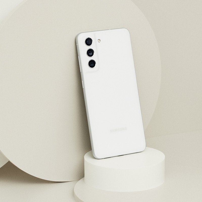 گوشی موبایل سامسونگ مدل Galaxy S21 FE 5G دو سیم کارت ظرفیت 256 گیگابایت و رم 8 گیگابایت به همراه شارژر سامسونگ