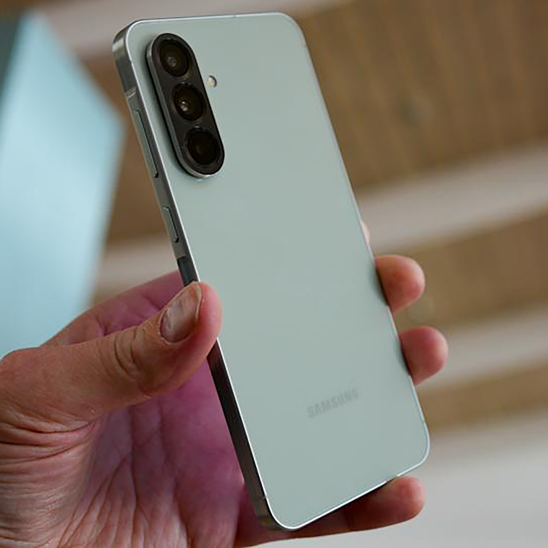گوشی موبایل سامسونگ مدل Galaxy A56 دو سیم کارت ظرفیت 256 گیگابایت و رم 8 گیگابایت - ویتنام - به همراه شارژر 45 وات سامسونگ و کابل شارژ USB-C به طول 1.8 متر