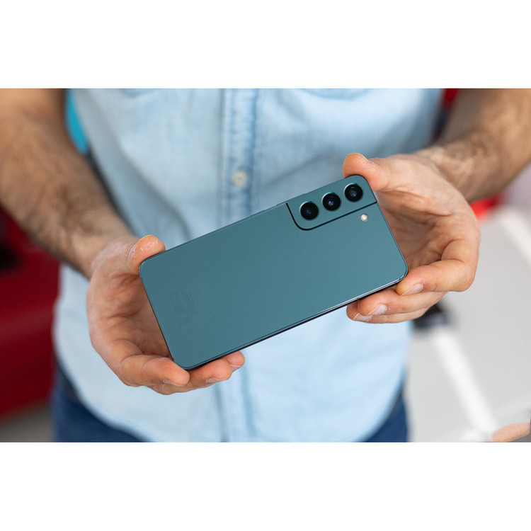 گوشی موبایل سامسونگ مدل Galaxy S22 5G دو سیم کارت ظرفیت 128 گیگابایت و رم 8 گیگابایت به همراه شارژر سامسونگ