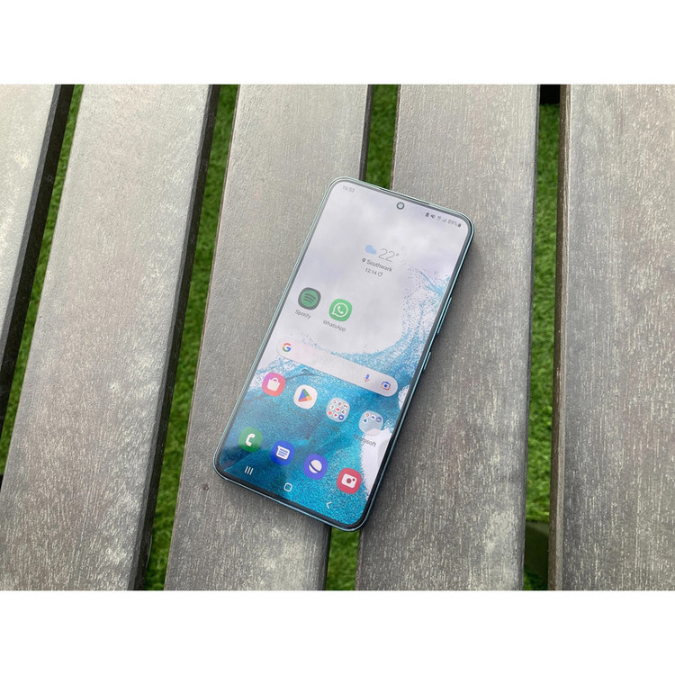 گوشی موبایل سامسونگ مدل Galaxy S22 5G دو سیم کارت ظرفیت 128 گیگابایت و رم 8 گیگابایت به همراه شارژر سامسونگ